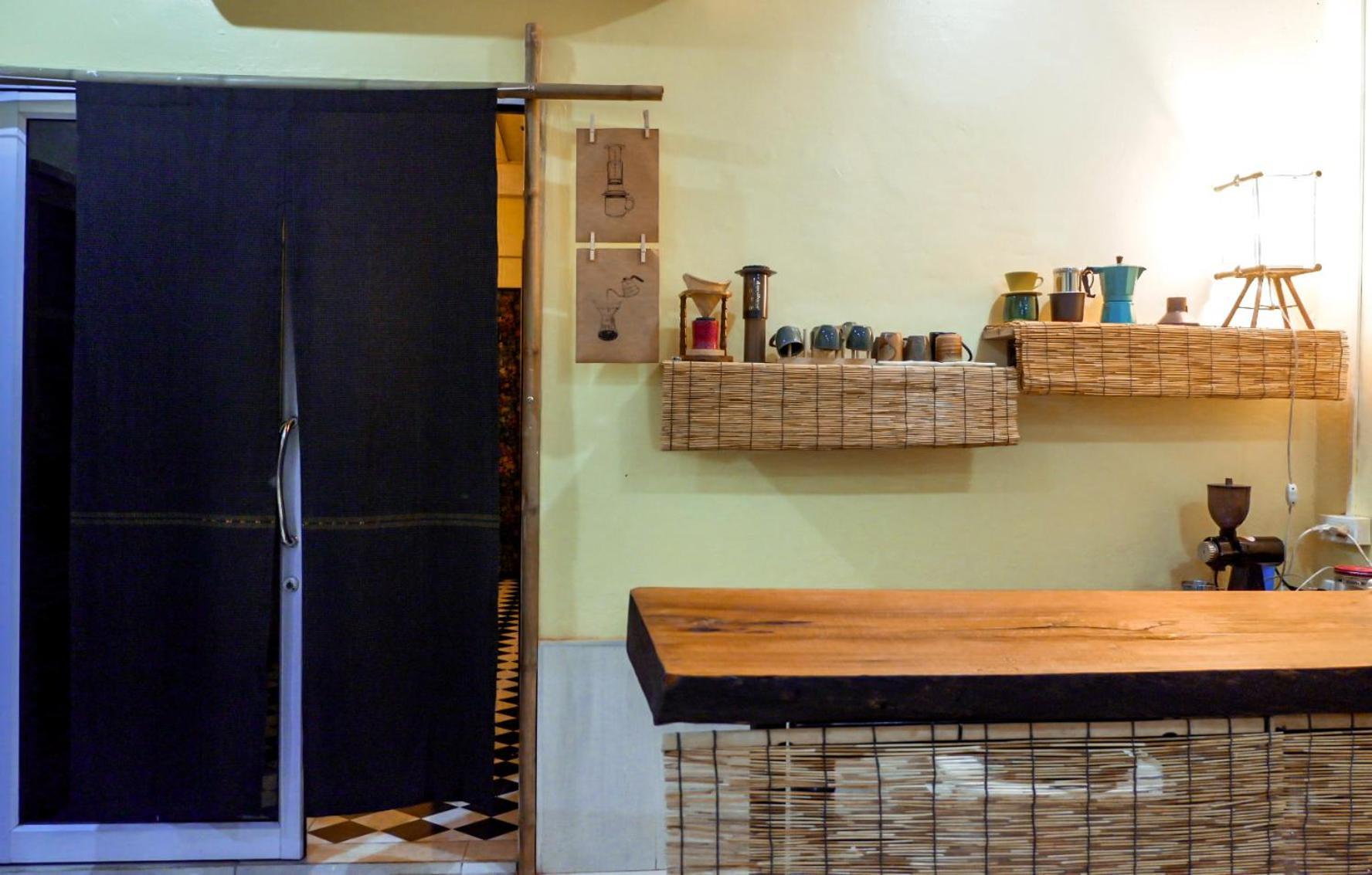 Non Pakse Hostel & Coffee House Екстериор снимка